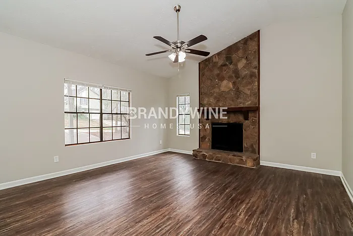 3 bed, 2.0 bath, 1352 sqft, $1,378 — Photo 4