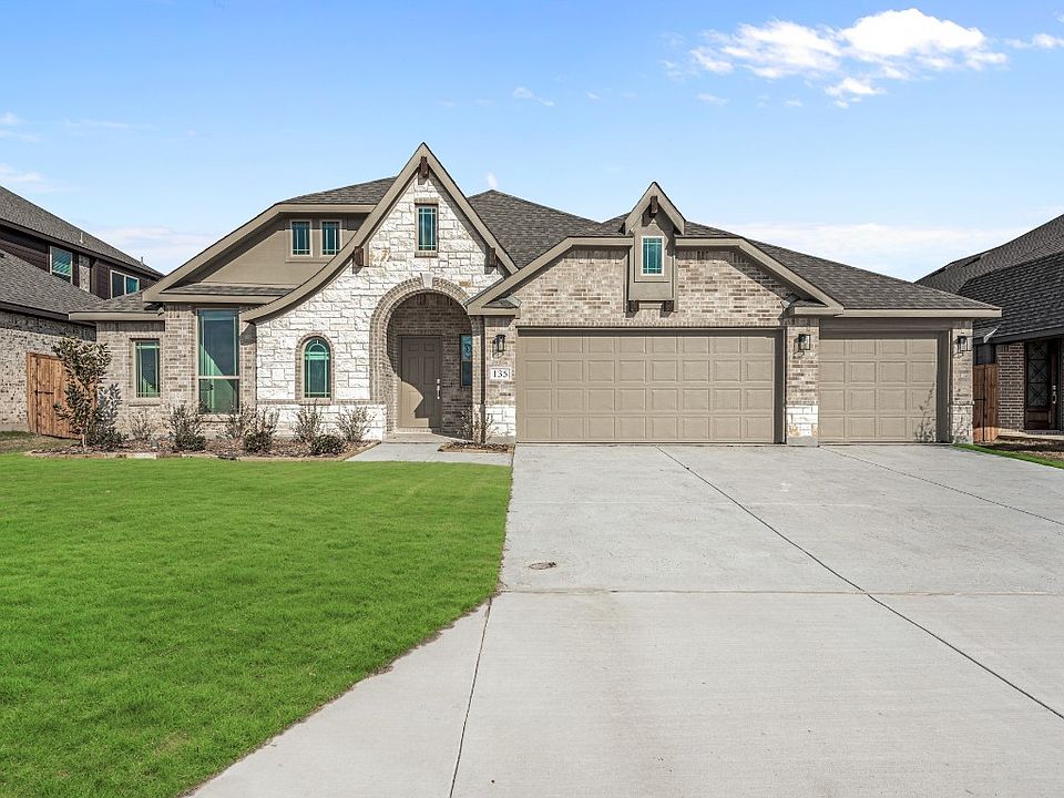 1st image of 135 Sweetwater Dr