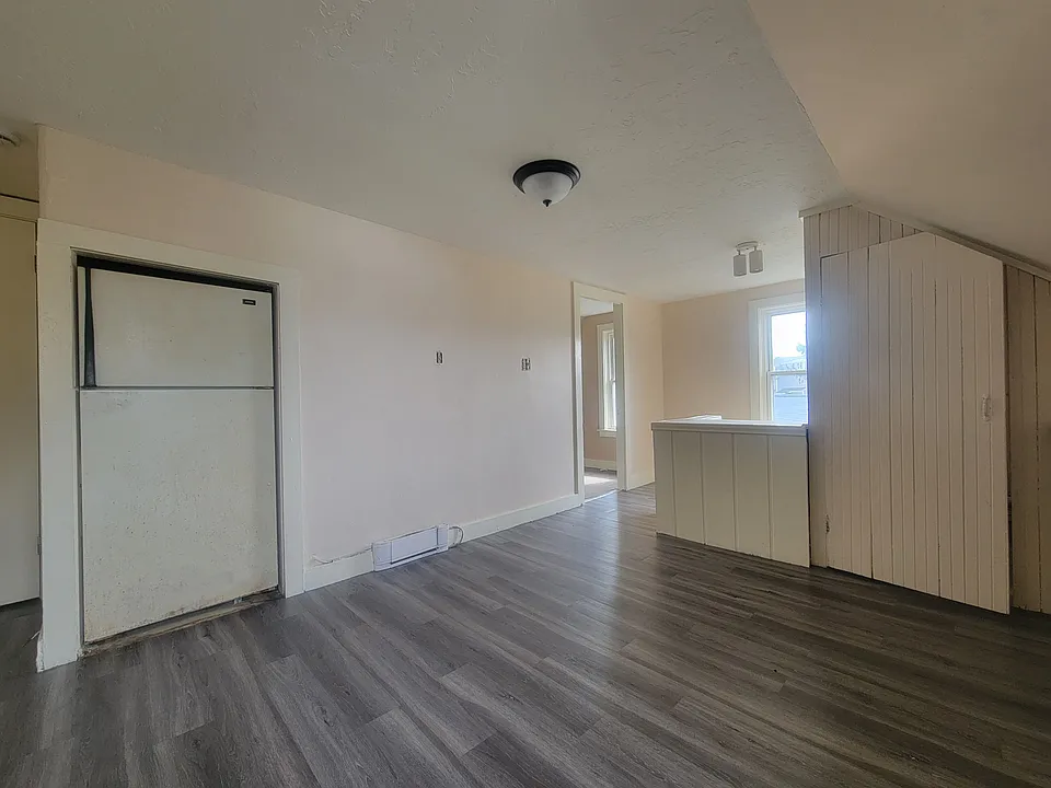 47R E Walnut St #3