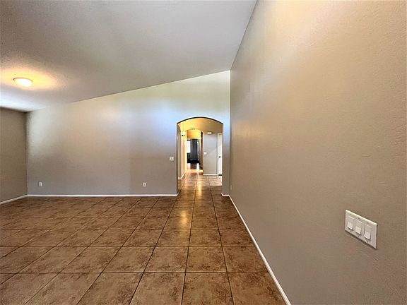 4th image of 10407 W Southgate Ave