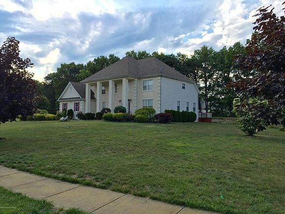 2nd image of 6 Greenwich Dr