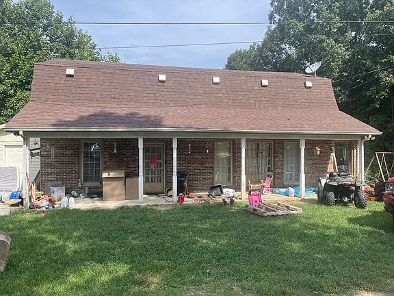 3rd image of 2240 Valley View Rd