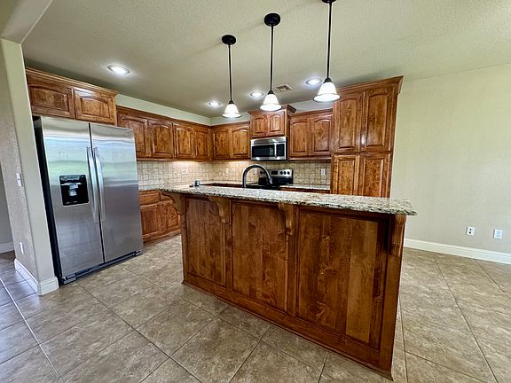 5th image of 2902 SW Warberry Ave