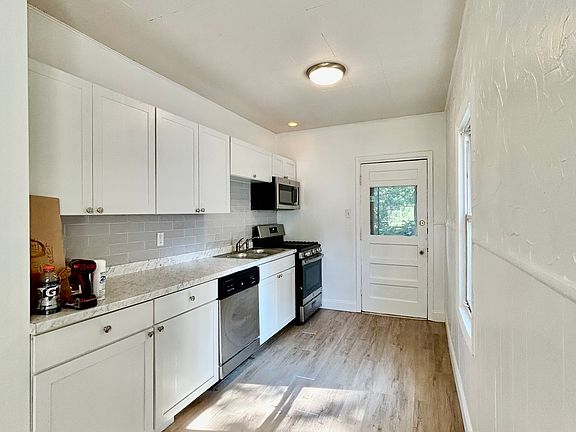 5th image of 4447 Mayhew Ave