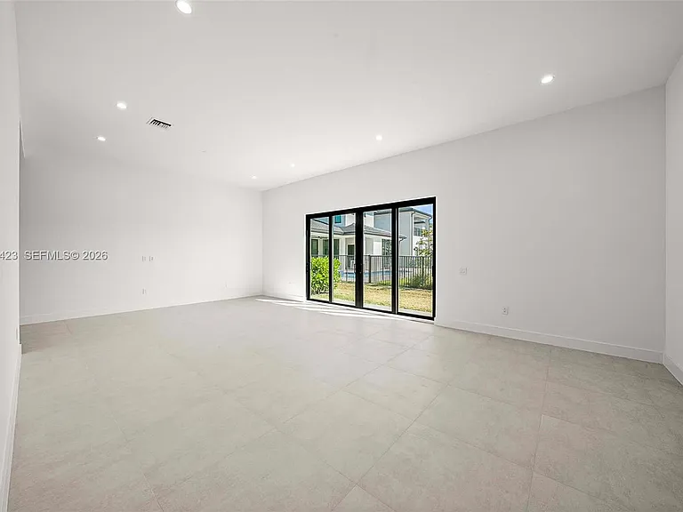 5718 Ashwood Cir W — Photo 59
