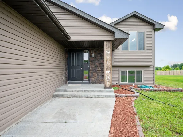 90 Fitzgerald Ave N, Rush City, MN 55069