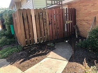 4th image of 1605 Villa South Dr