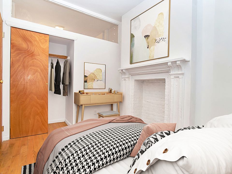 2nd image of 8 Saint Marks Pl APT 4