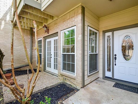 4th image of 712 Country Place Dr APT E