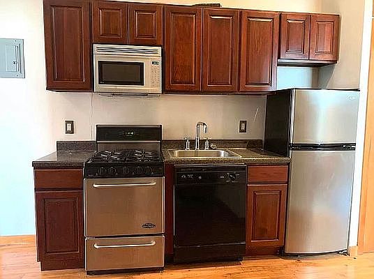 3rd image of 163 Stanton St APT 17