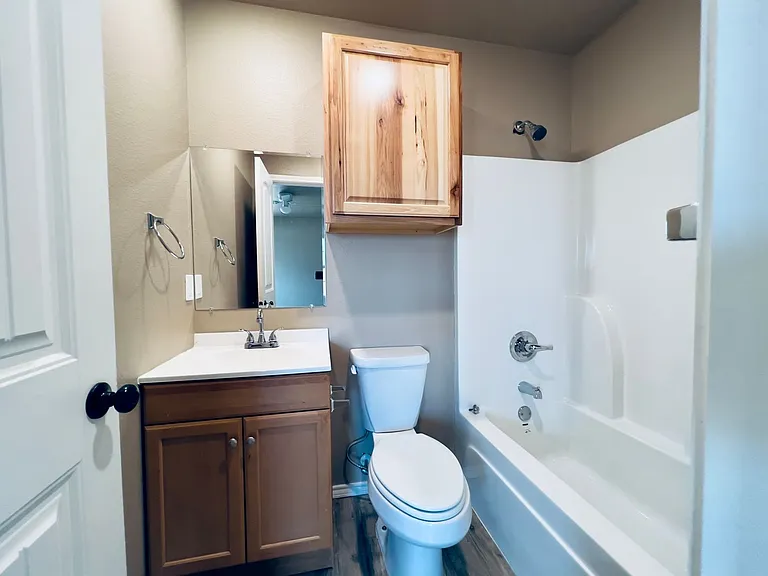 2219 E Main St — Photo 8
