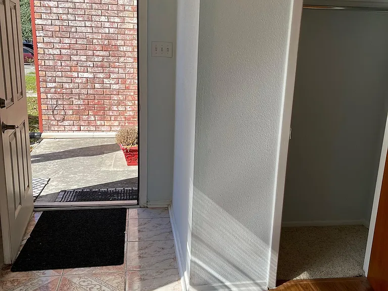 4911 Arbor Ridge Dr — Photo 3