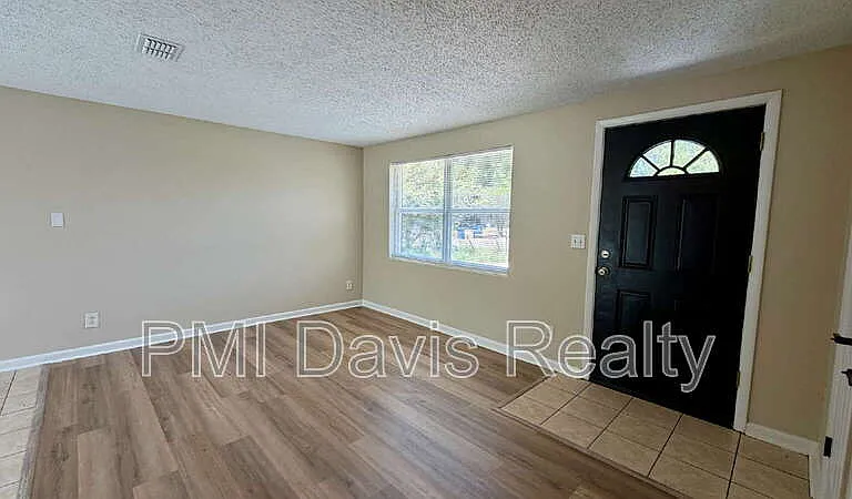 10726 Merida Dr — Photo 2