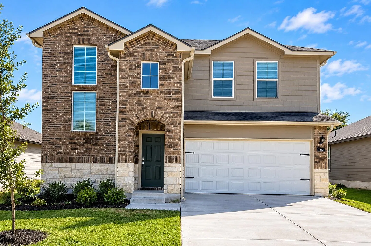 4 bed, 2.5 bath, 2162 sqft, $2,100 — Photo 1