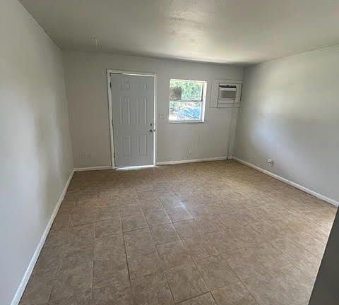 2nd image of 3813 Seminole Ave #3813