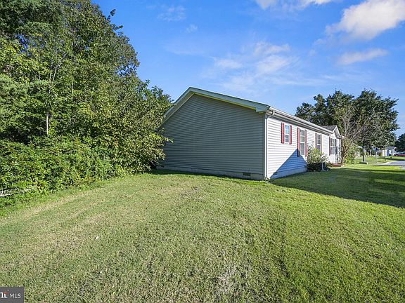 3rd image of 326 Persimmon Cir W