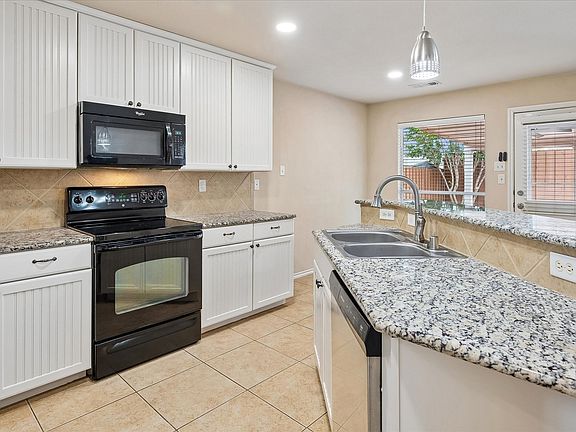 3rd image of 3033 Hidden Meadow Ln