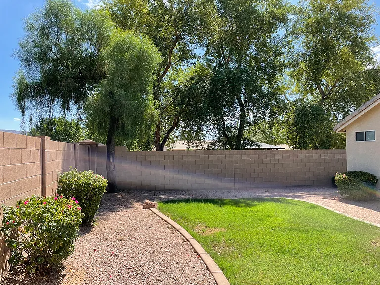 6831 S 33rd Dr — Photo 26