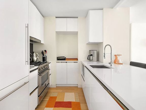 5th image of 301 W 53rd St APT 19F