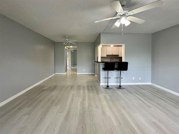 3rd image of 254 Newport P #254