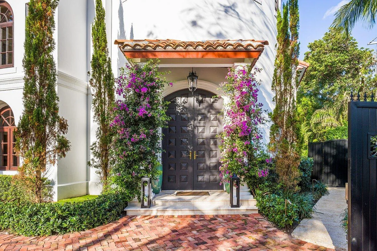5 bed, 5.5 bath, 6000 sqft, $39,500 — Photo 3