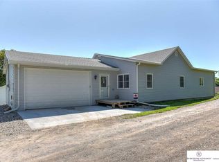 2107 Davis Dr, Blair, NE 68008