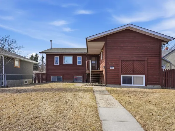 12340 Saint Albert Trl NW, Edmonton, AB T5L 4G8