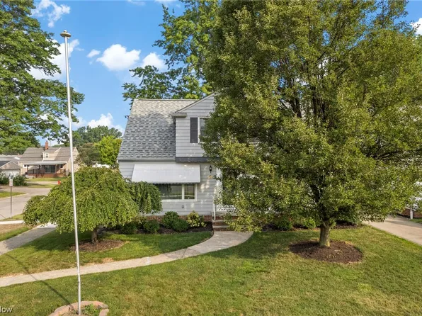 29557 Shaker Dr, Wickliffe, OH 44092