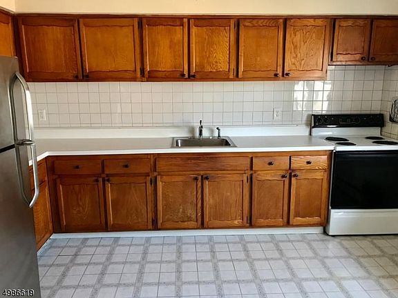 4th image of 69 Magnolia St APT 5-71