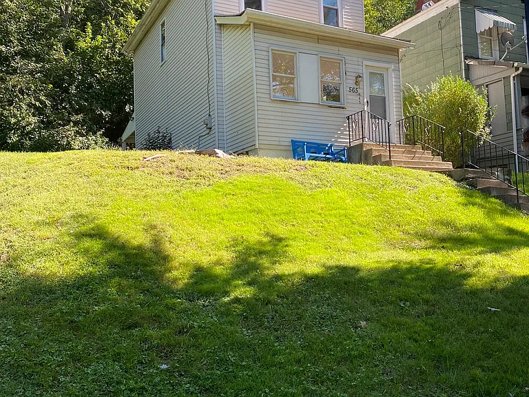 565 6th Ave — Photo 1