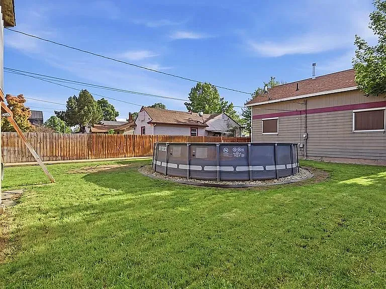 2424 N Columbus St — Photo 3
