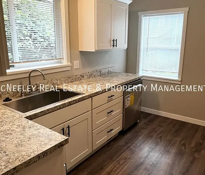 4748 N Vanderbilt St — Photo 5