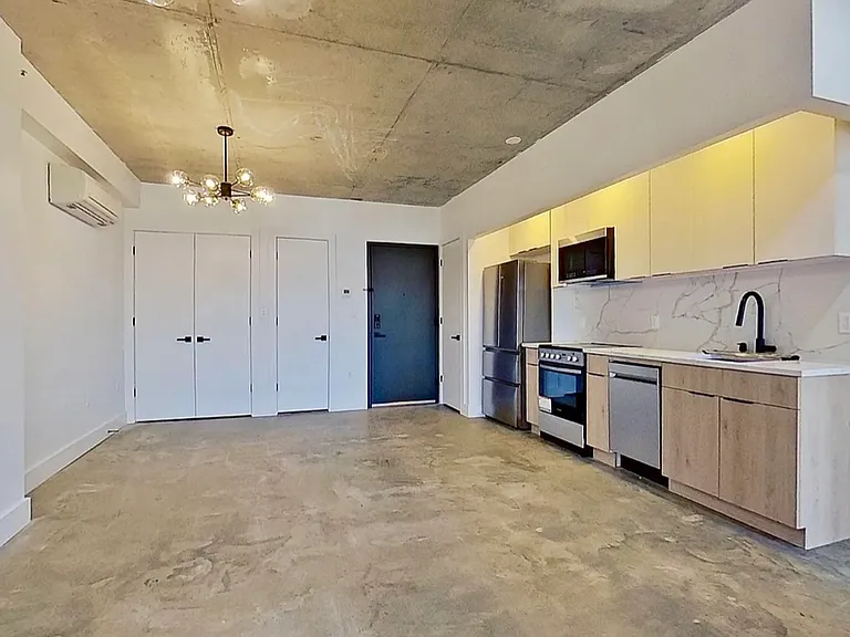 29 Montrose Ave #3R — Photo 3