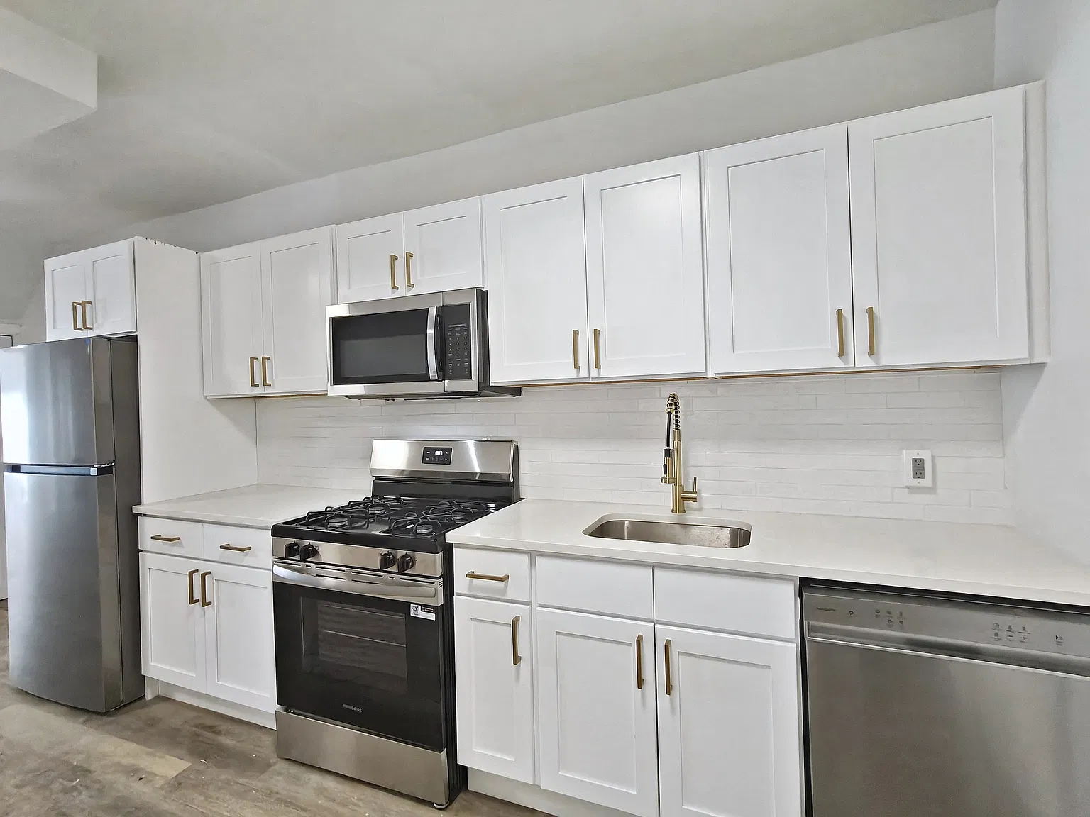 Stunning Renovated Home Available Now! — Photo 4