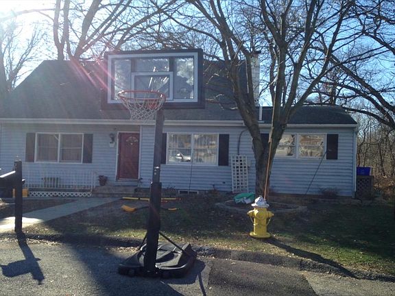 3rd image of 20 Frances Dr