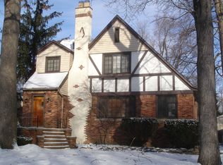 27 Sylvan Ave, Pleasant Ridge, MI 48069