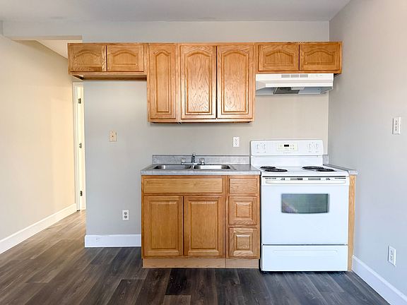 3rd image of 222 Chapman Rd