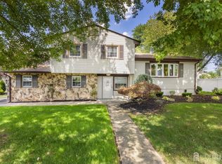 20 Creighton Cir, Old Bridge, NJ 08857