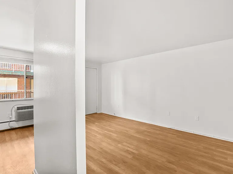Camelot Apartments — Photo 23