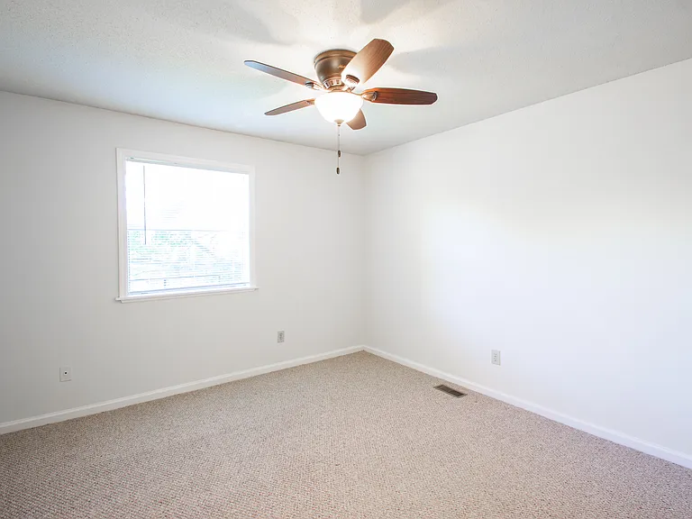 976 S Clarizz Blvd — Photo 14