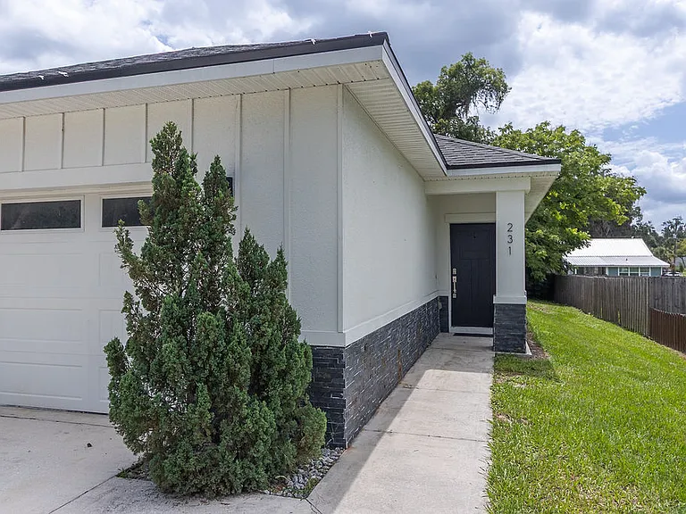 231 N Julia Ave — Photo 2