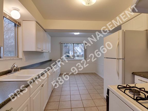 3rd image of 28524 Wexford Ave