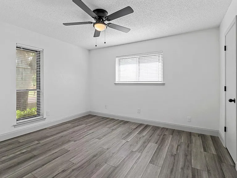2404 Kentfield Ln — Photo 17