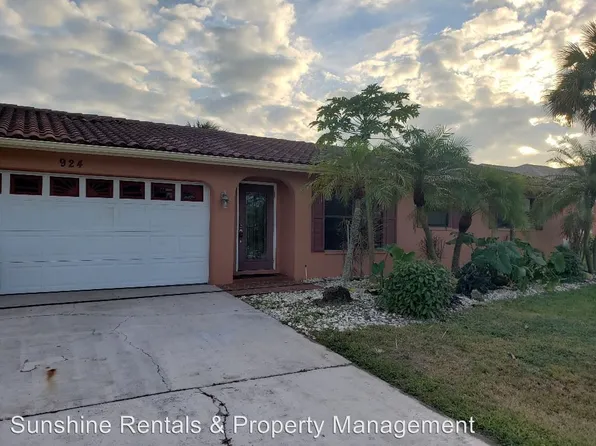 924 SE 35th Ter, Cape Coral, FL 33904
