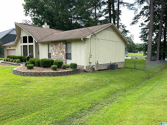 3rd image of 618 Greenwood Cir