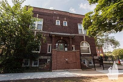 1st image of 1535 W Leland Ave APT 1B