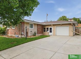 5207 N 85th St, Omaha, NE 68134