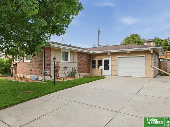 5207 N 85th St, Omaha, NE 68134