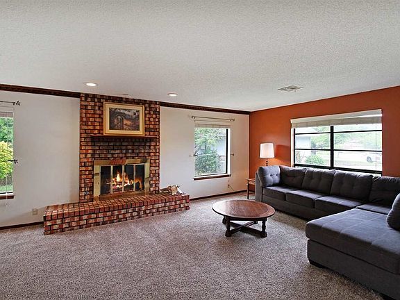 5th image of 919 N Sunnybrook Ct