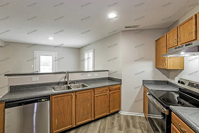 10785 Cyrus Dr — Photo 6
